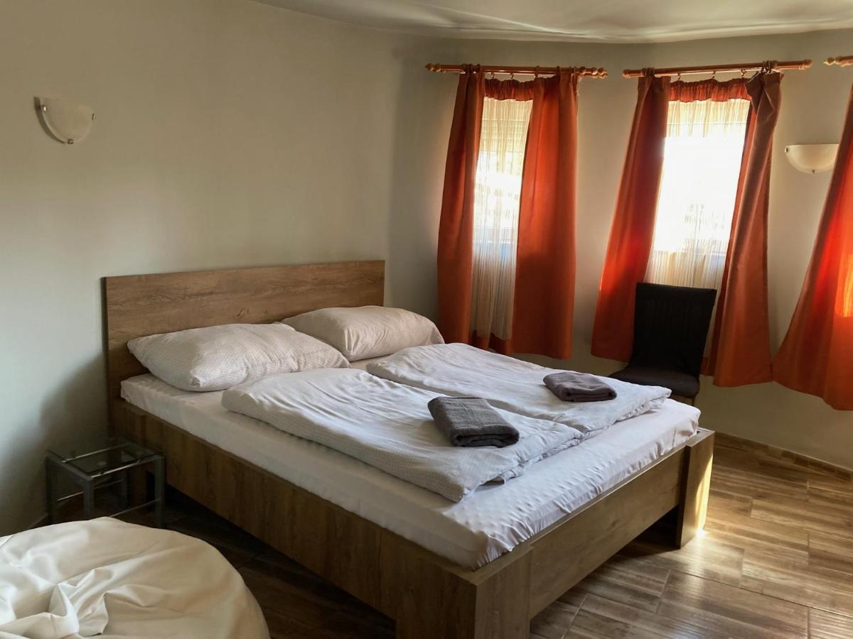 Villamerica Мисколк Екстериор снимка