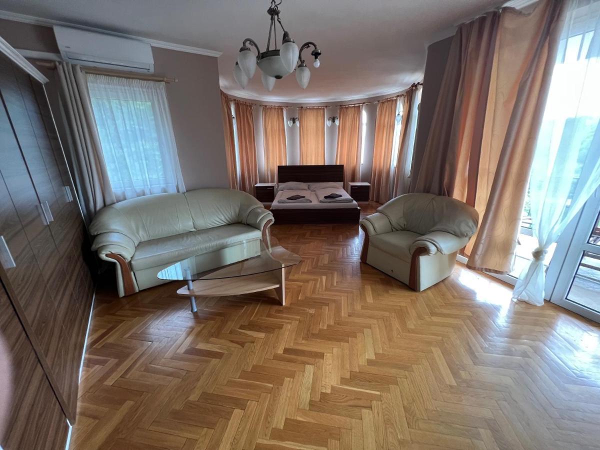 Villamerica Мисколк Екстериор снимка