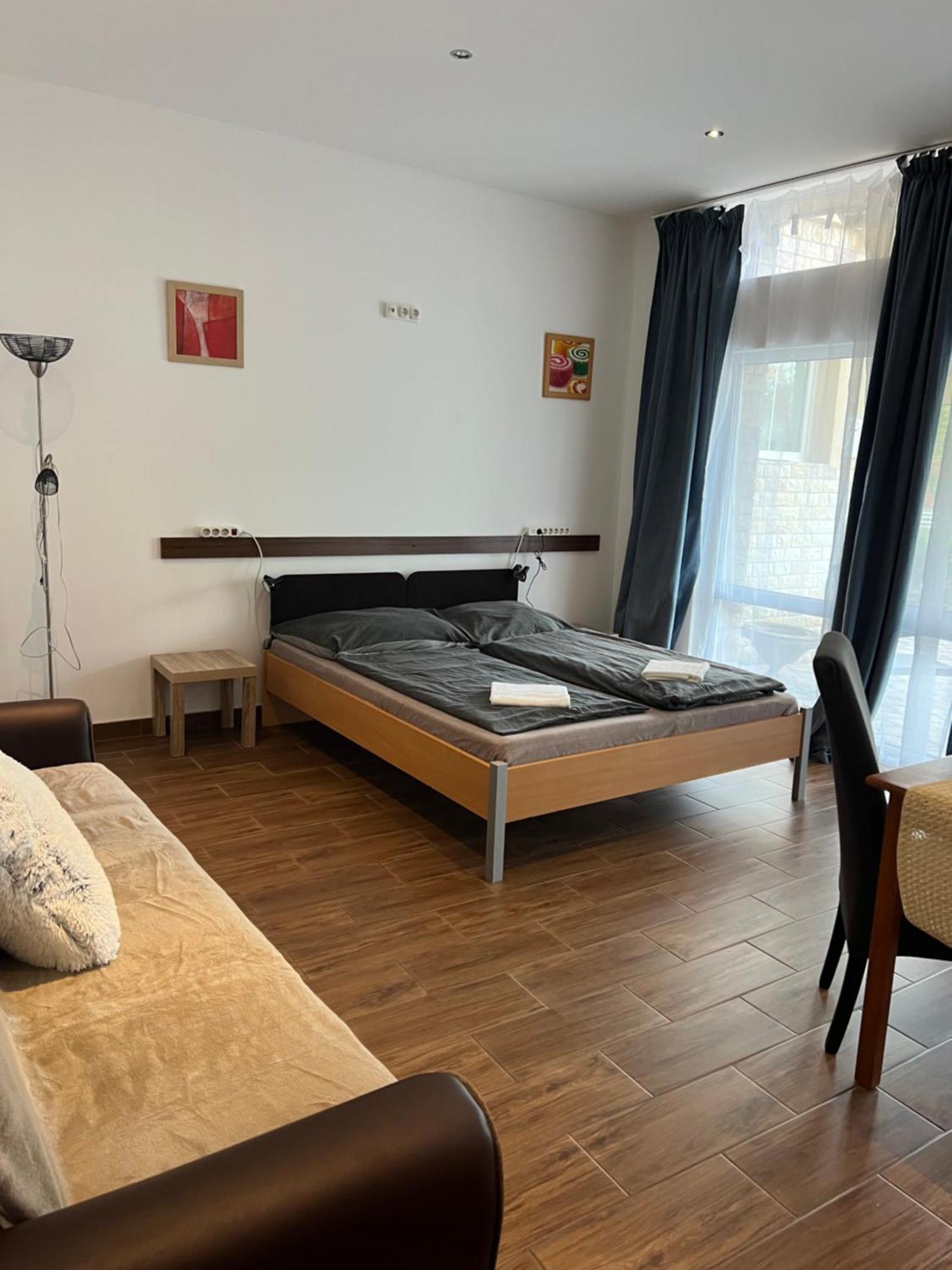 Villamerica Мисколк Екстериор снимка